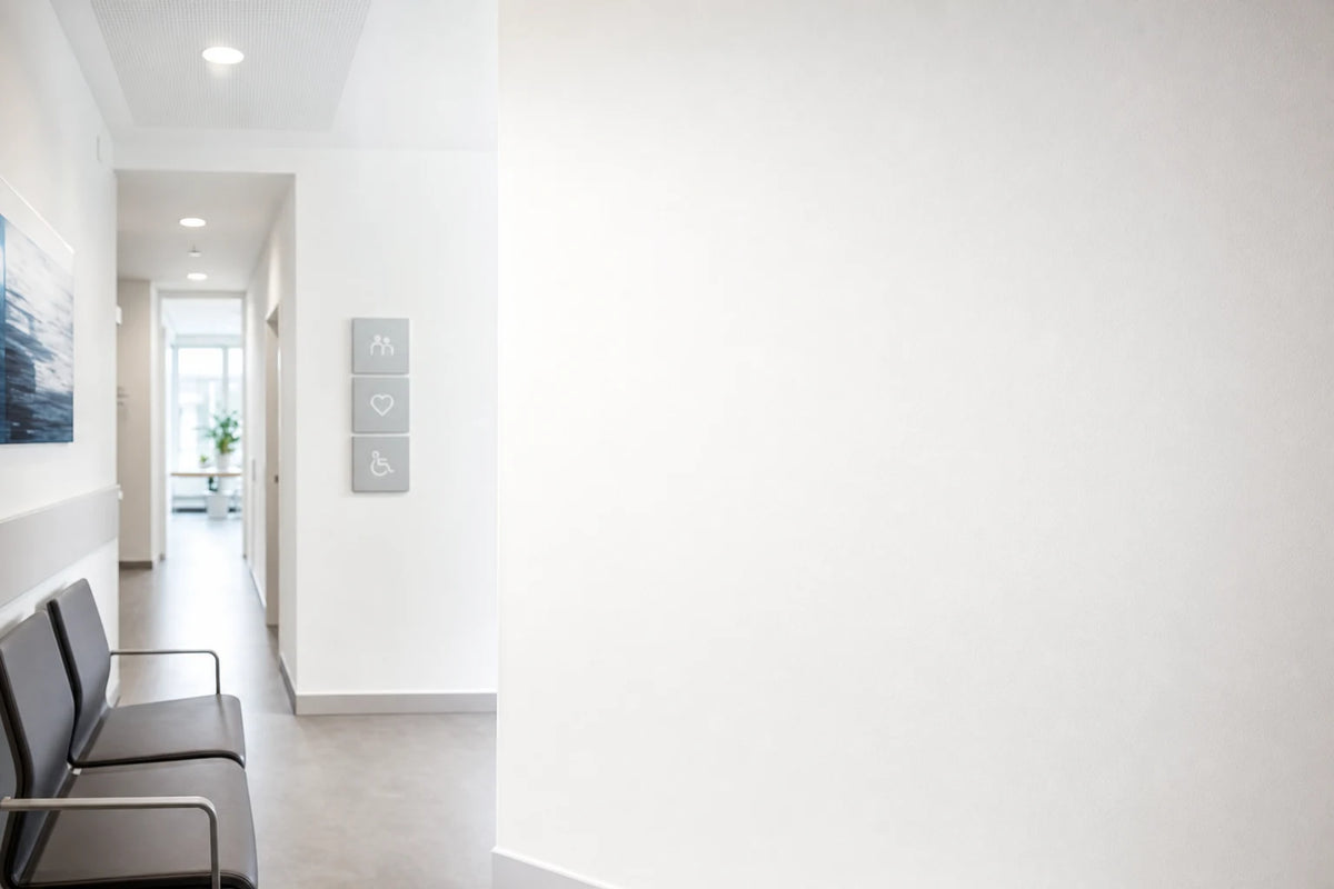 StoColor Sil Premium – hygienische Wand im Praxis-/Klinikflur